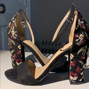 Black heels with flowers
